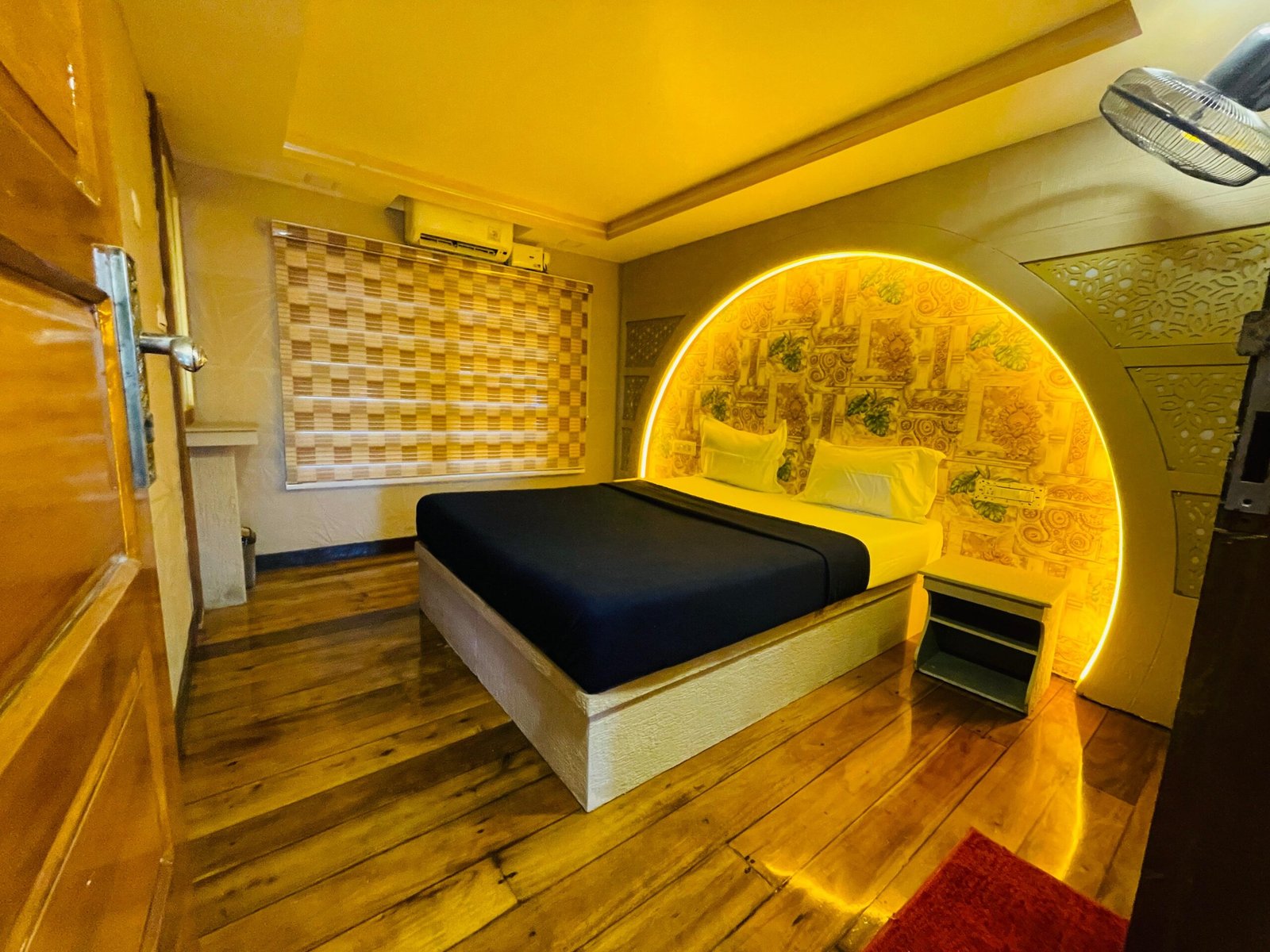 Illuminated Arch Headboard Suite Luxury bedroom with a glowing circular headboard design on an 8 bedroom houseboat Alleppey