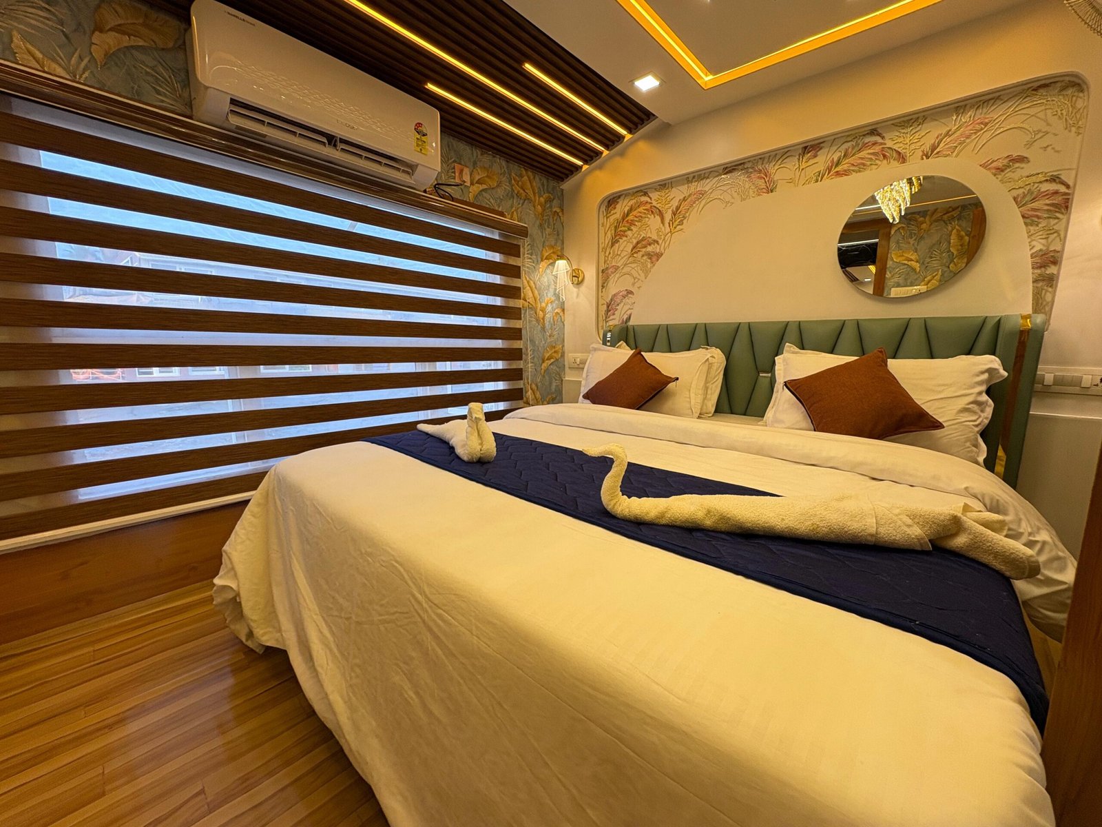 Luxury air-conditioned bedroom inside a 1 bedroom private houseboat in Alleppey