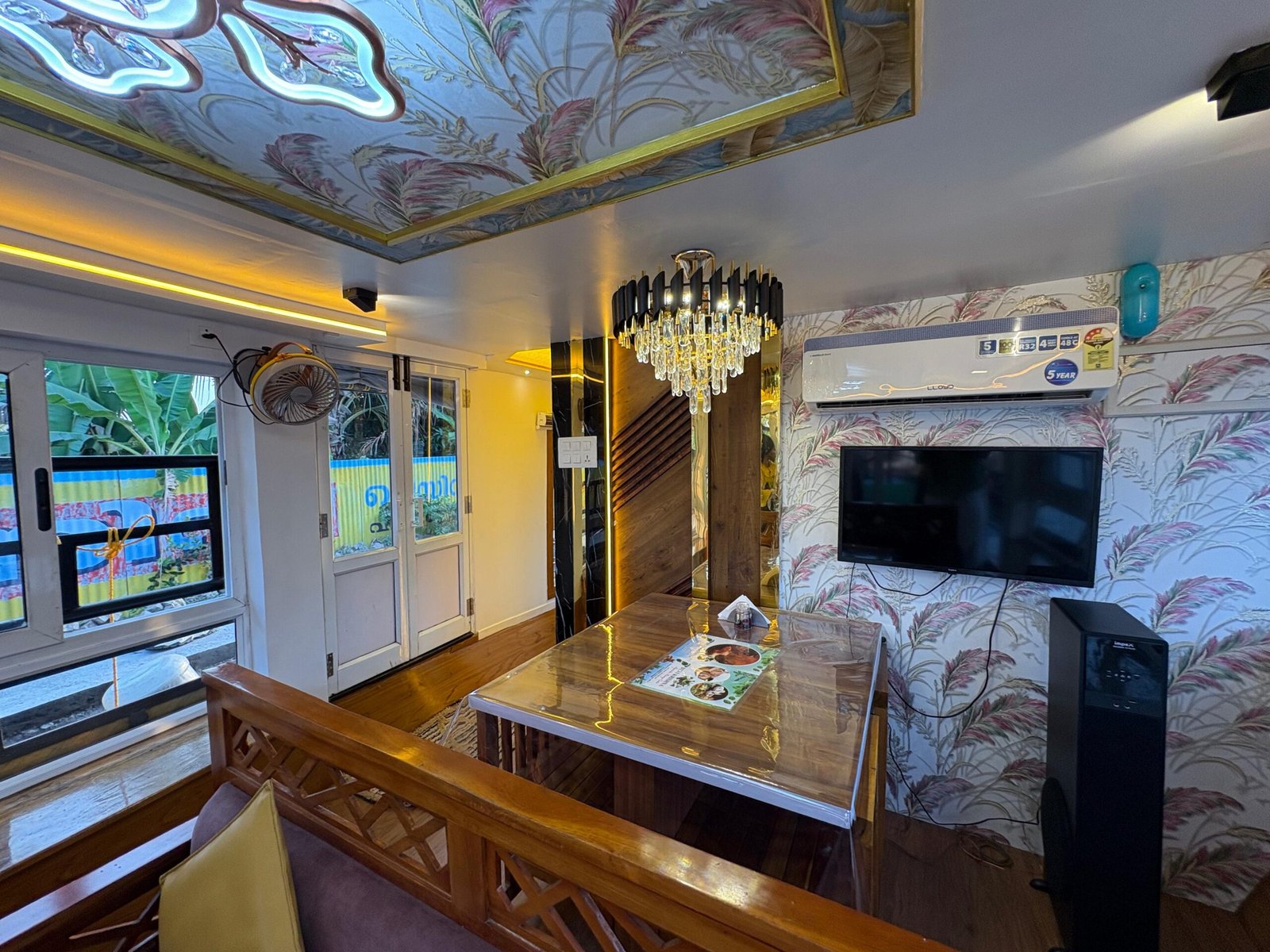 Comfortable living area with wooden sofa in a 1 BHK Alleppey houseboat
