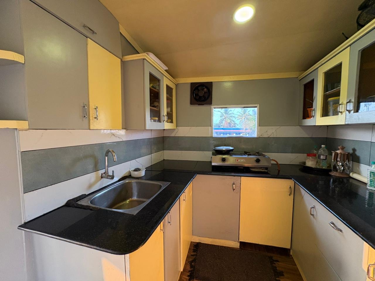Clean and hygienic attached western bathroom in an Alleppey private houseboat