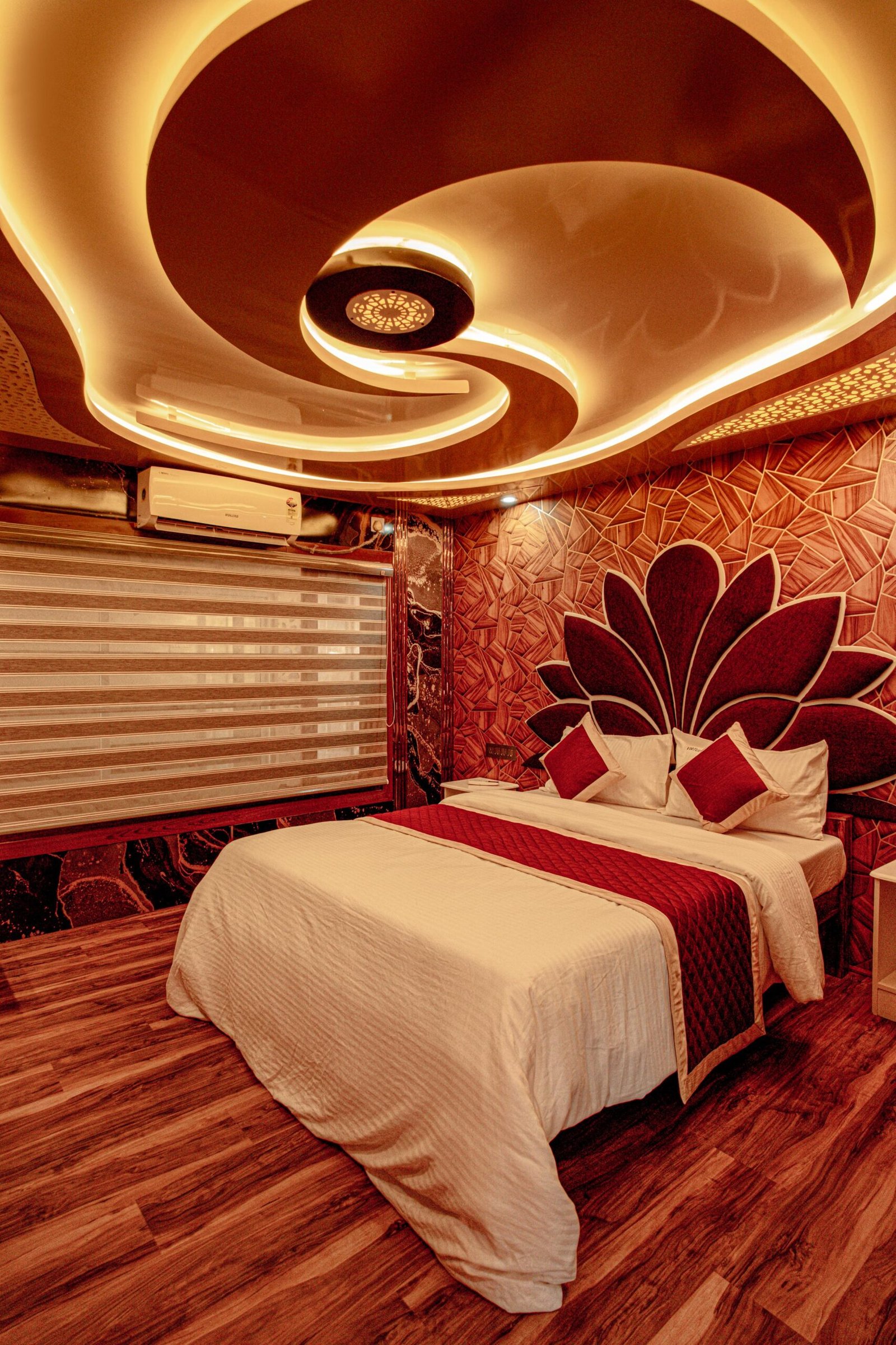 Beautifully furnished AC room with a floral headboard design on an Alleppey backwater cruise