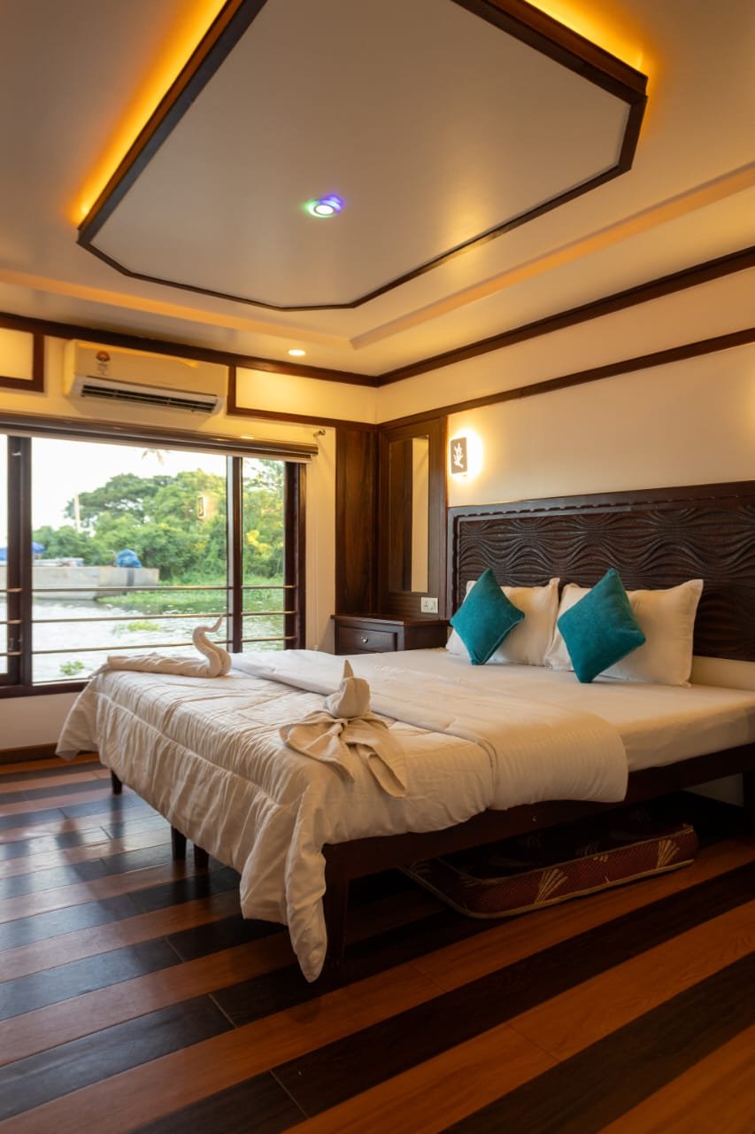 Comfortable Guest Room Accommodation Comfortable double bed with modern amenities for large group houseboat stays in Kerala