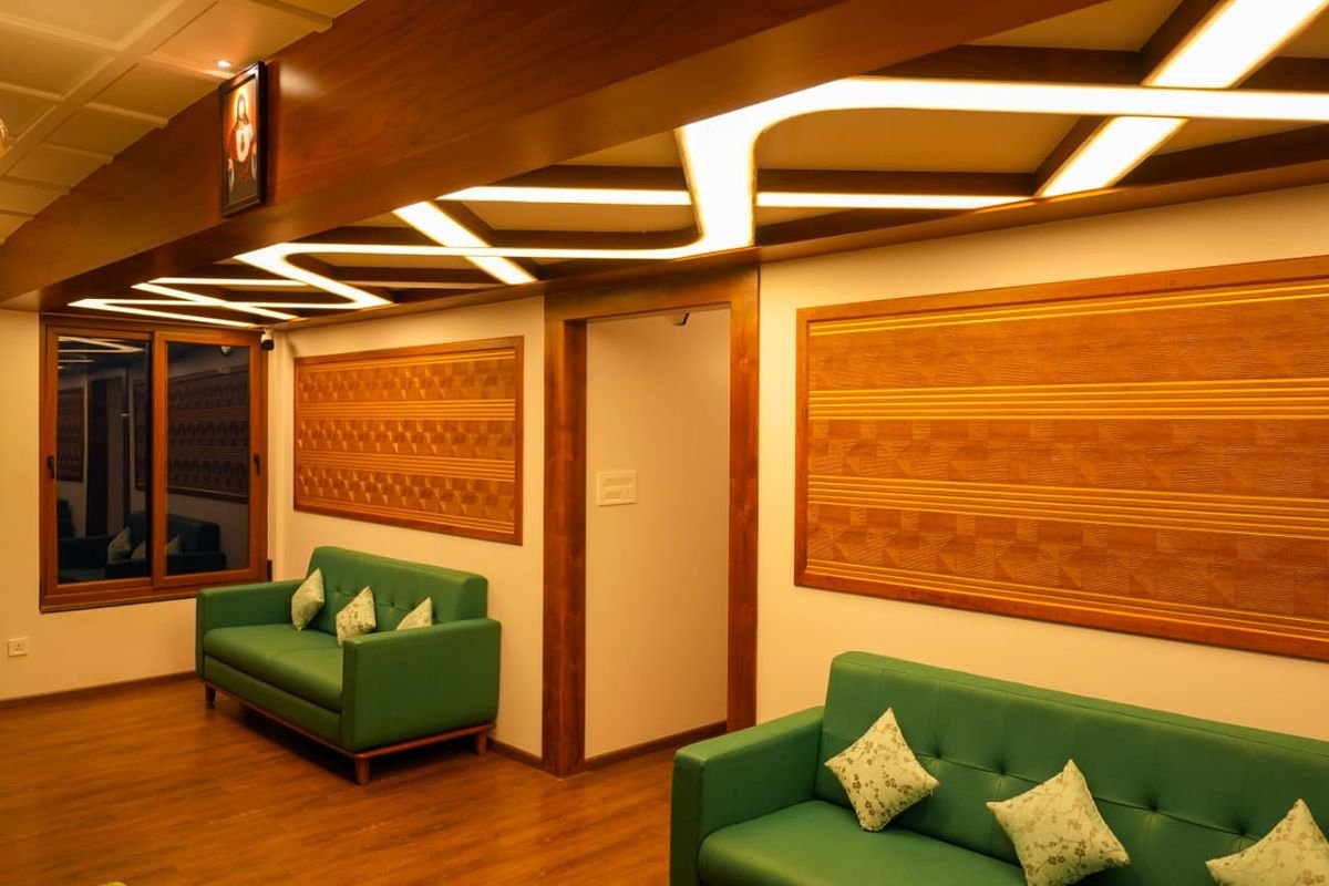 12 Bedroom Houseboat Alleppey Lounge Area Comfortable lounge area with green sofas aboard the 12 bedroom houseboat Alleppey