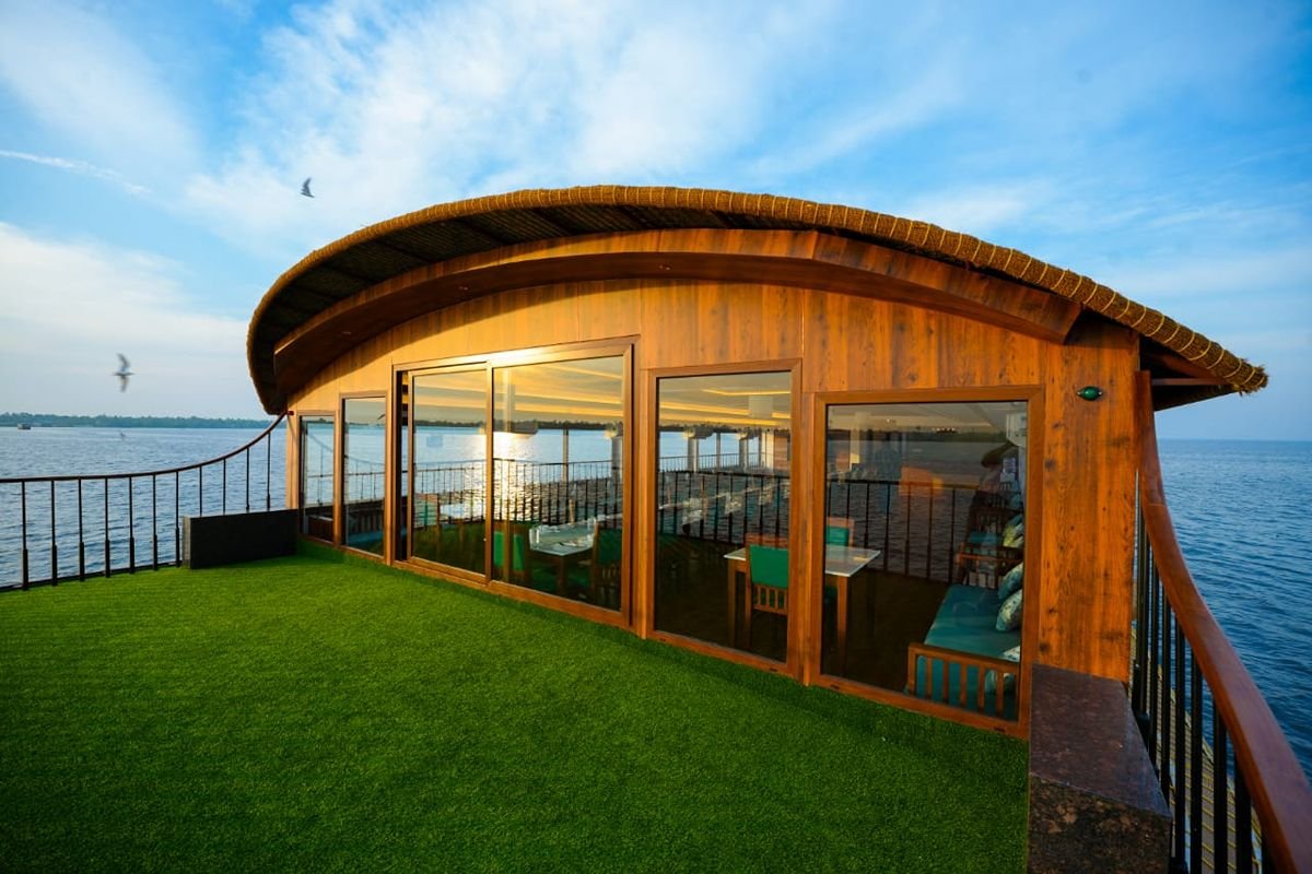 12 Bedroom Houseboat Alleppey Upper Deck Scenic upper deck with artificial grass on the 12 bedroom houseboat Alleppey