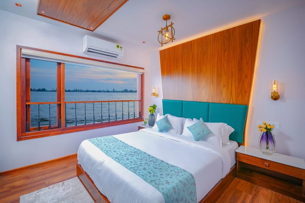Luxury Bedroom in 12 Bedroom Houseboat Alleppey Luxury guest bedroom offering backwater views on the 12 bedroom houseboat Alleppey