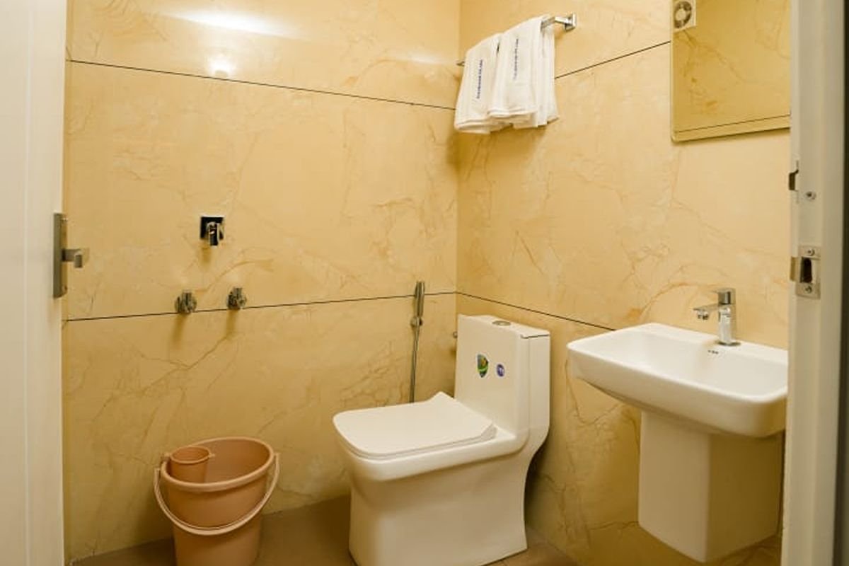Attached Bathroom in 12 Bedroom Houseboat Alleppey Clean and well-maintained attached bathroom in the 12 bedroom houseboat Alleppey