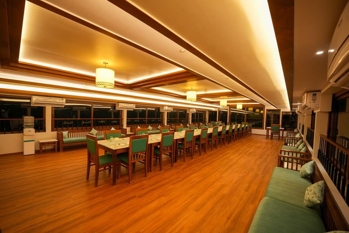 Dining Area on 12 Bedroom Houseboat Alleppey Spacious dining area with long tables ready for guests on the 12 bedroom houseboat Alleppey
