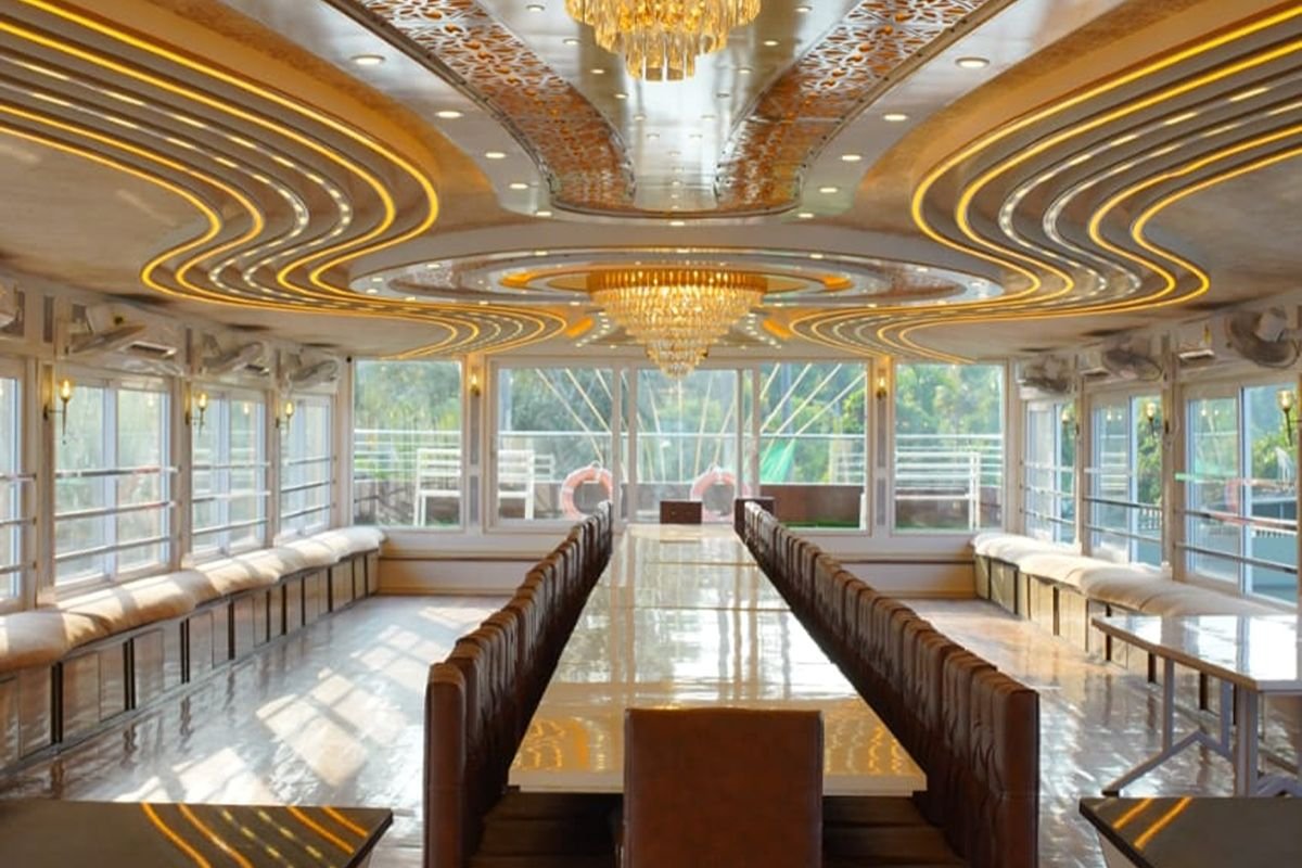 Group Dining - 14 Bedroom Houseboat Alleppey Spacious group dining setup inside the 14 bedroom houseboat Alleppey