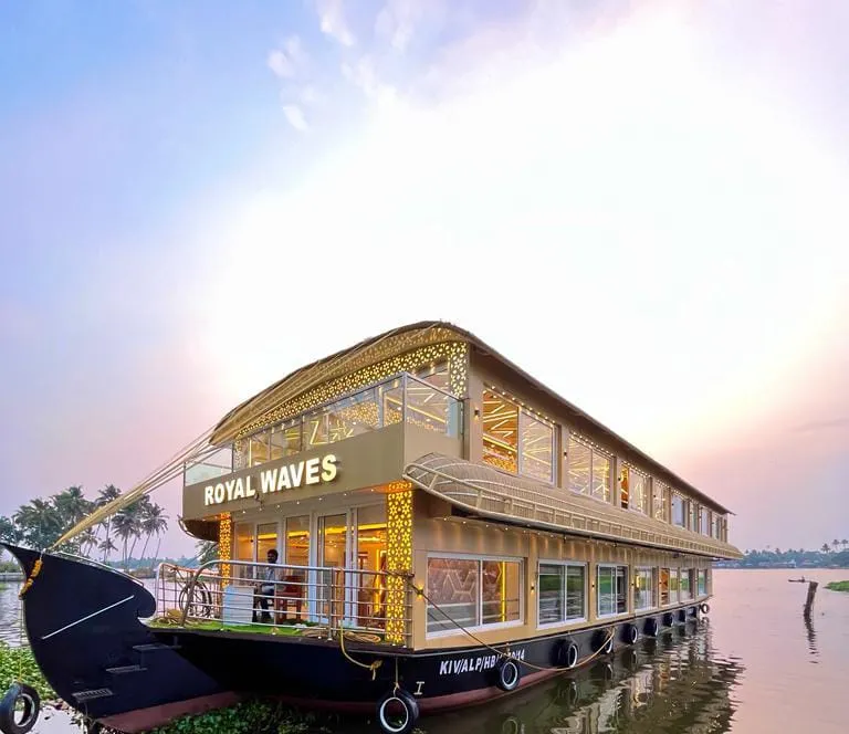 Royal Waves 10 bedroom houseboat alleppey cruising the backwaters during daytime
